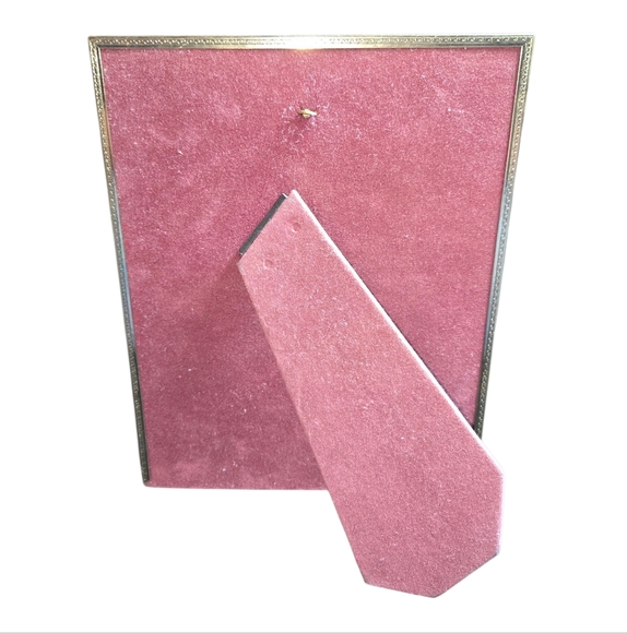 Heirloom VTG Stand or Hang Velvet Backed Brass 8"X10" Photo Frame 10.125"X8.125" - Picture 6 of 11